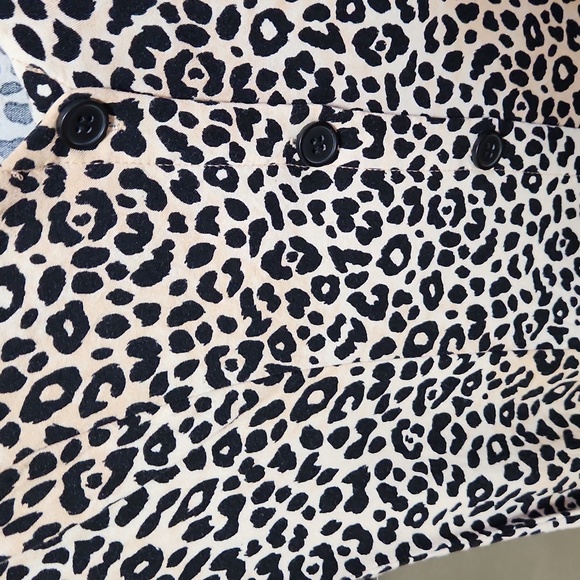 H & M ladies leopard print summer dress with bottons - Picture 2 of 3